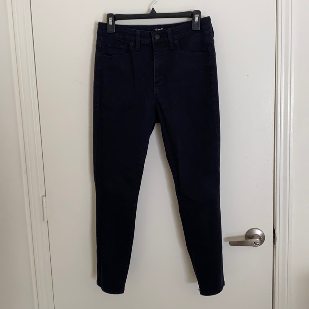 High waisted black skinny Jean